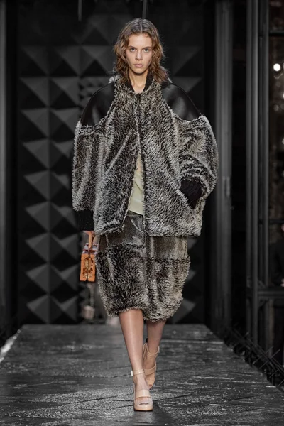 Look 37